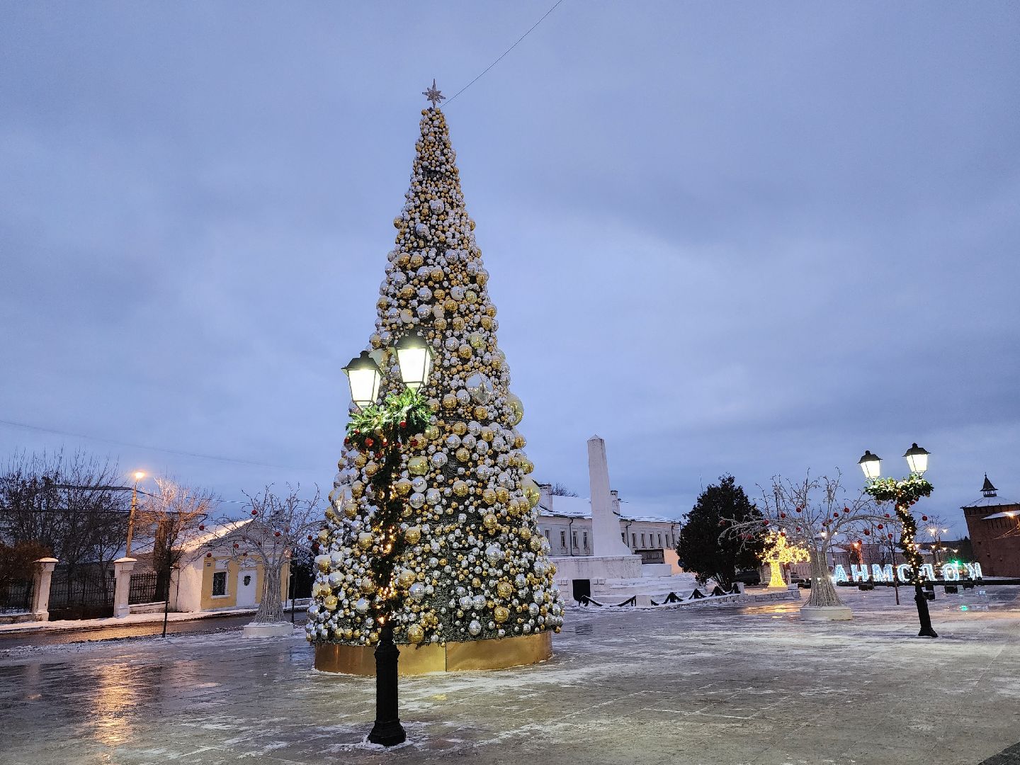 коломна, благоустройство, подготовка к новому году, новогоднее украшение, новогодняя елка, вертикалки,