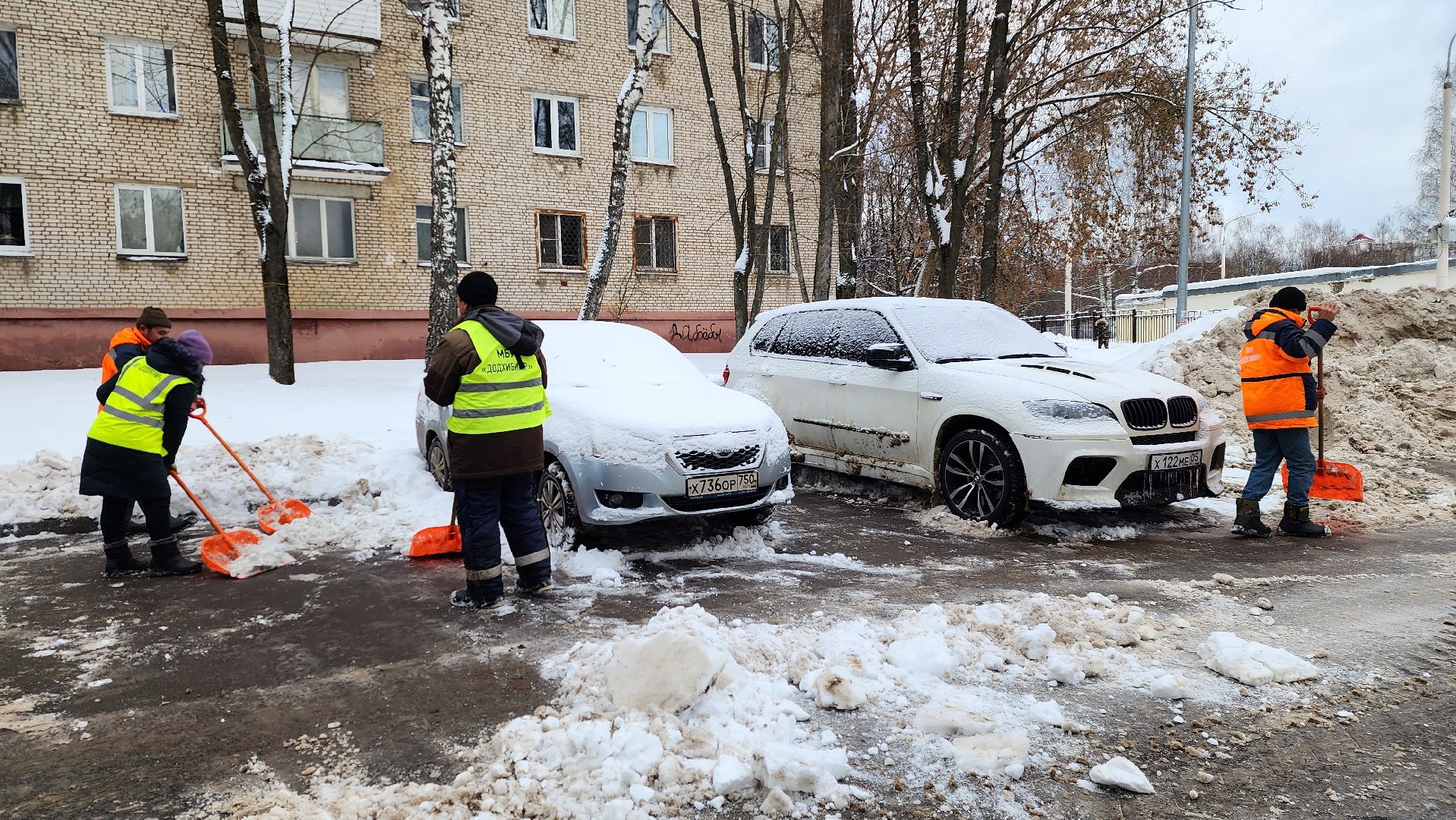 уборка снега и наледи, дворовые территории, истра, вывоз снега, вертикалки,
