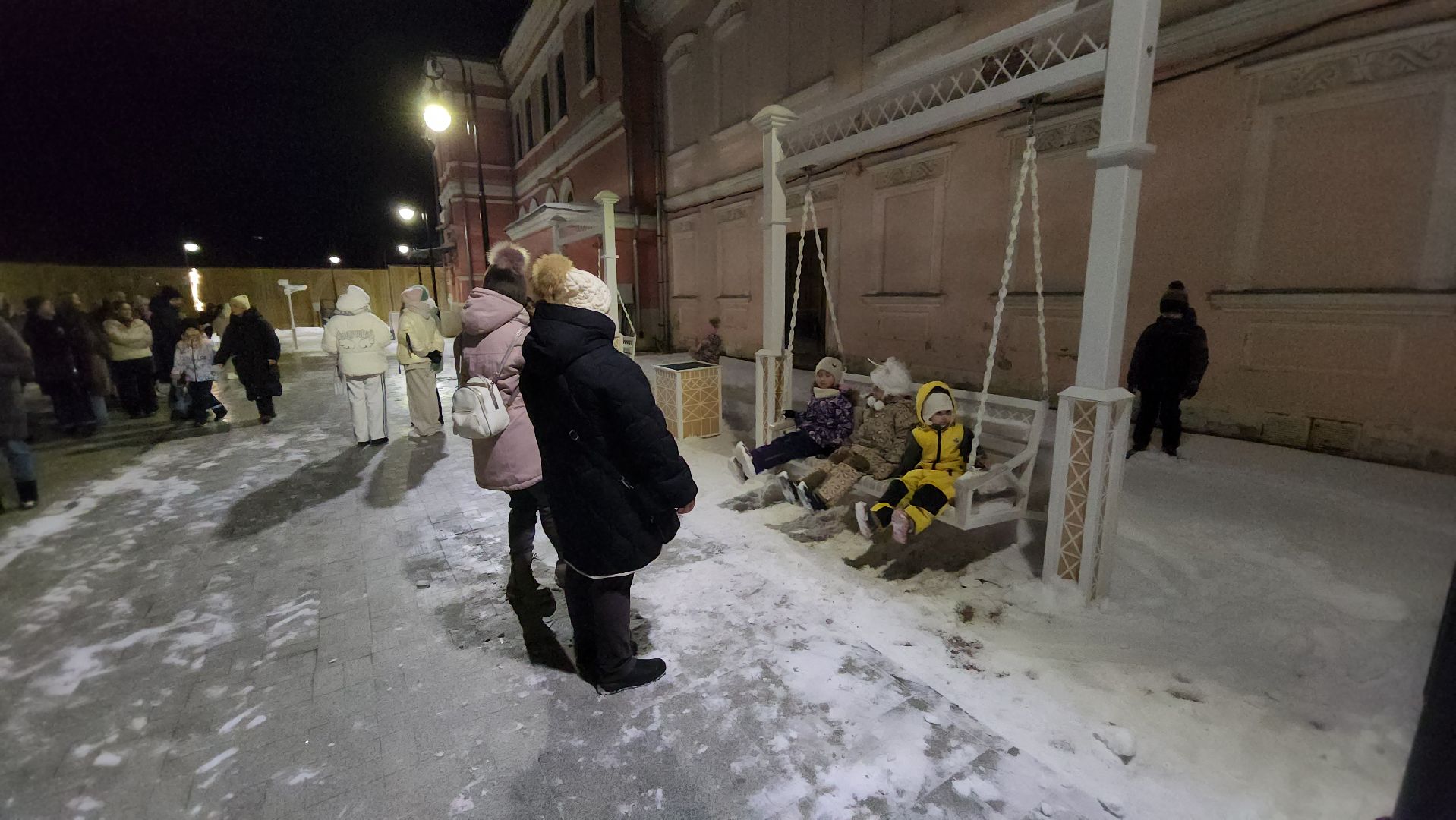 серпухов, сихм, серпуховский музей, Фабрика авангарда. Выкройка нового мира», фасад музея, проекция,