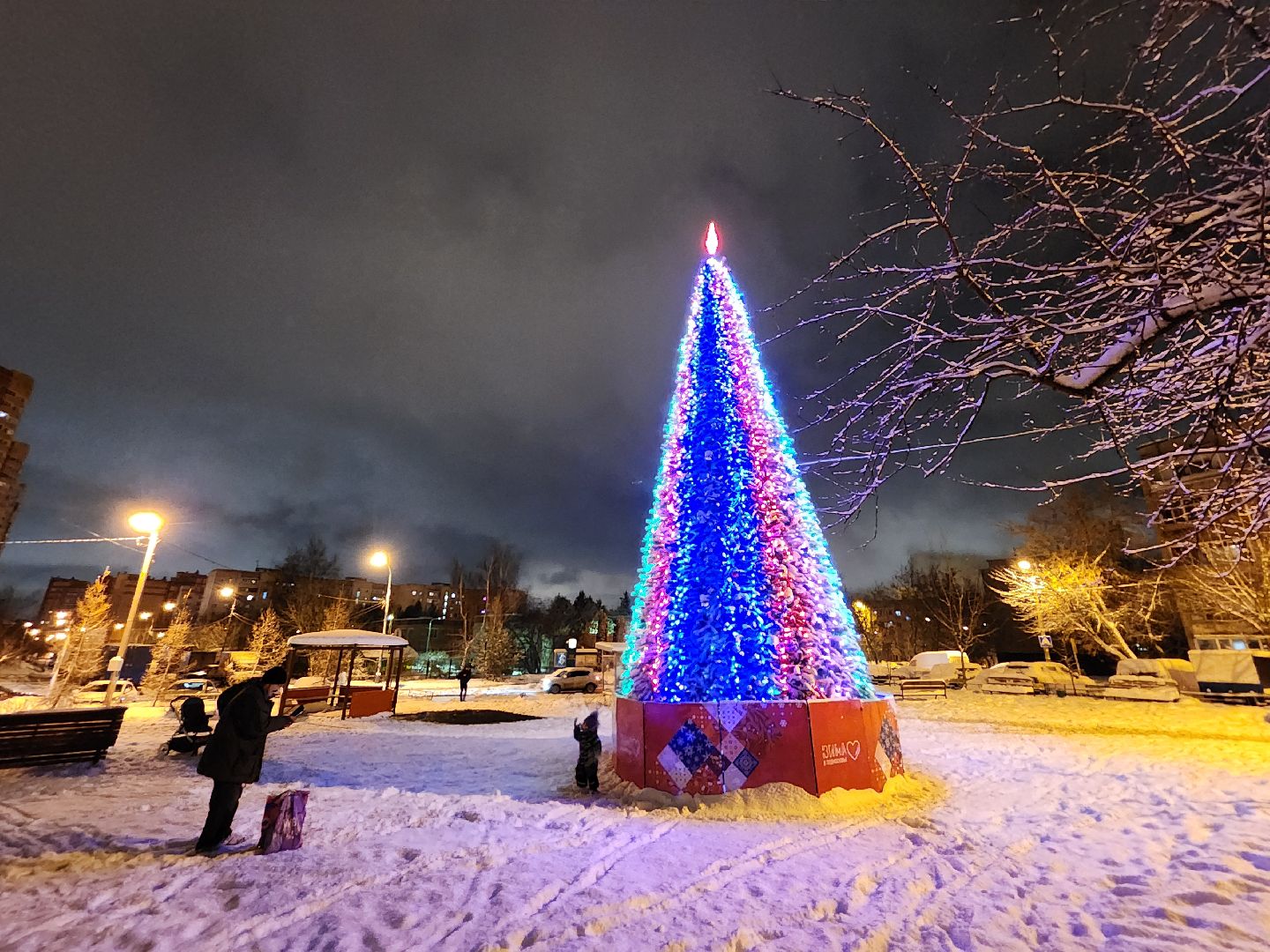 одинцово, центральная площадь, новогодняя елка, вертикалка, вертикальное видео,