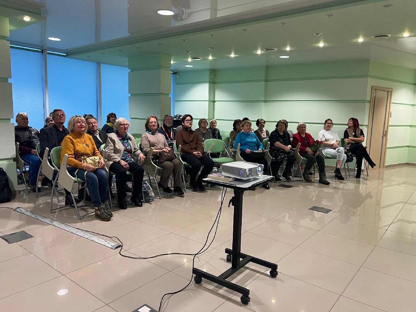 пушкино, художественная выставка, краеведение подмосковья, творческая встреча, юбилей, флористика,картины,художник-педагог,