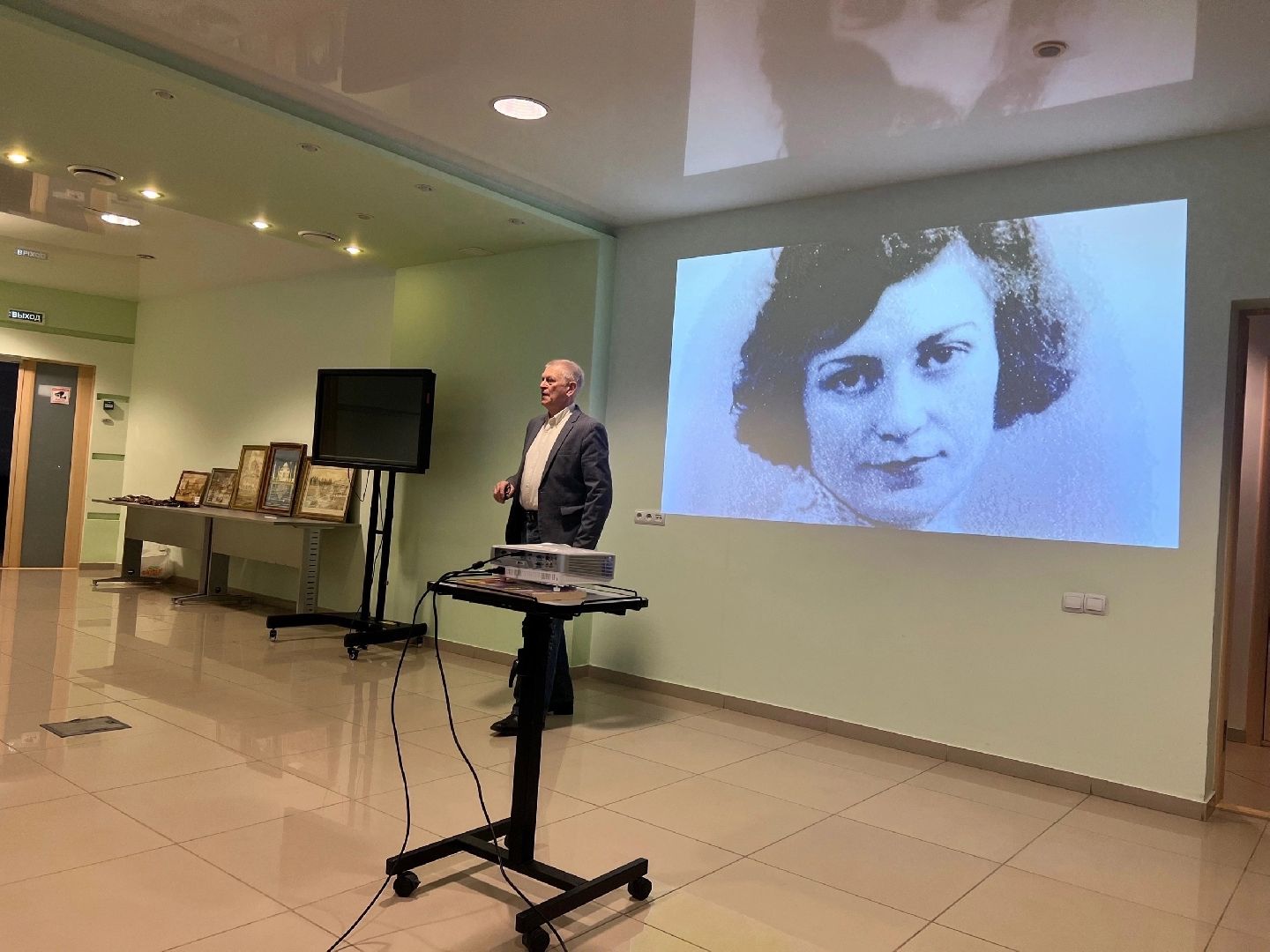 пушкино, художественная выставка, краеведение подмосковья, творческая встреча, юбилей, флористика,картины,художник-педагог,