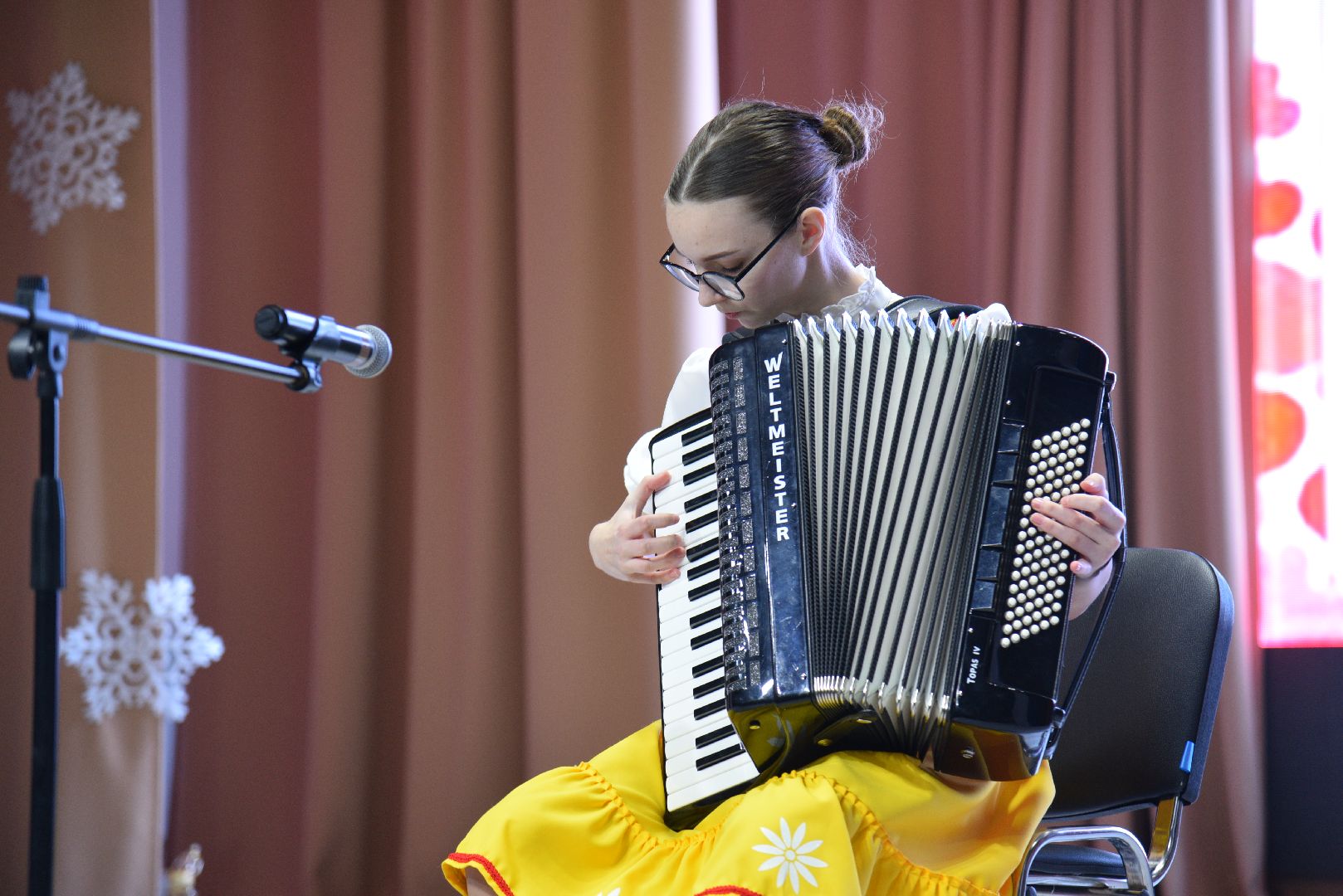 лотошино, лотошинский цдк, ученик года, образование, конкурс,