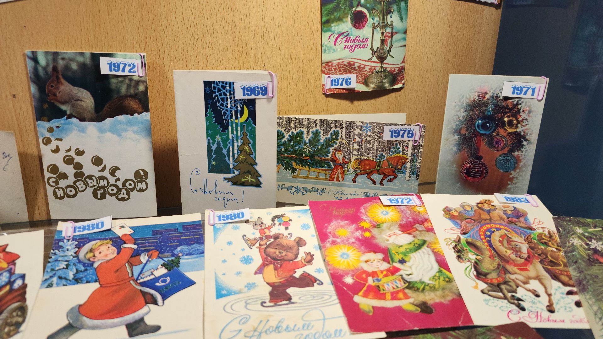 волоколамск, библиотека, новогодние открытки, Выставка, Выставка открыток, вертикалки,