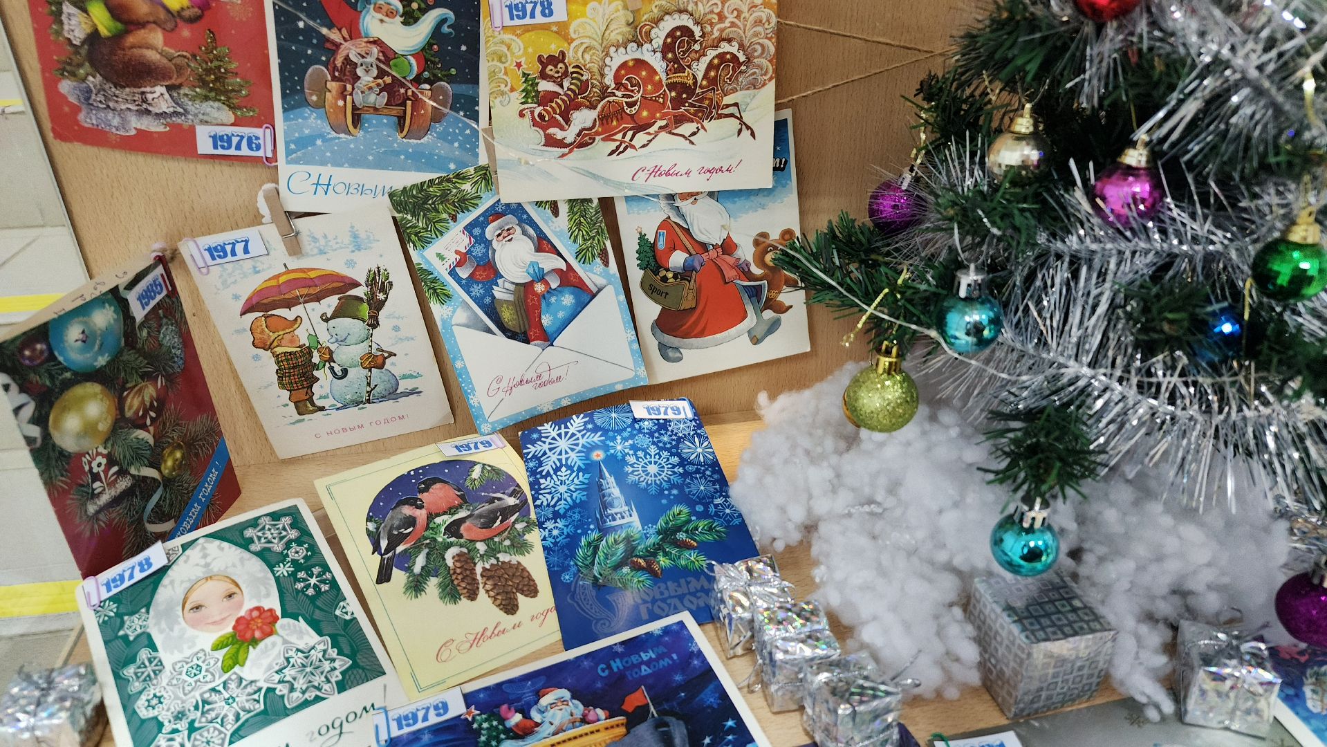 волоколамск, библиотека, новогодние открытки, Выставка, Выставка открыток, вертикалки,