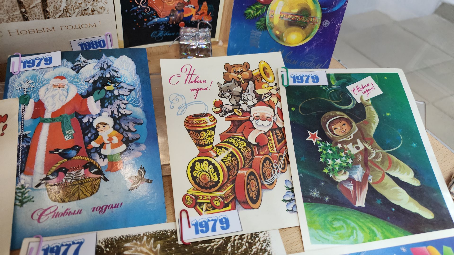 волоколамск, библиотека, новогодние открытки, Выставка, Выставка открыток, вертикалки,