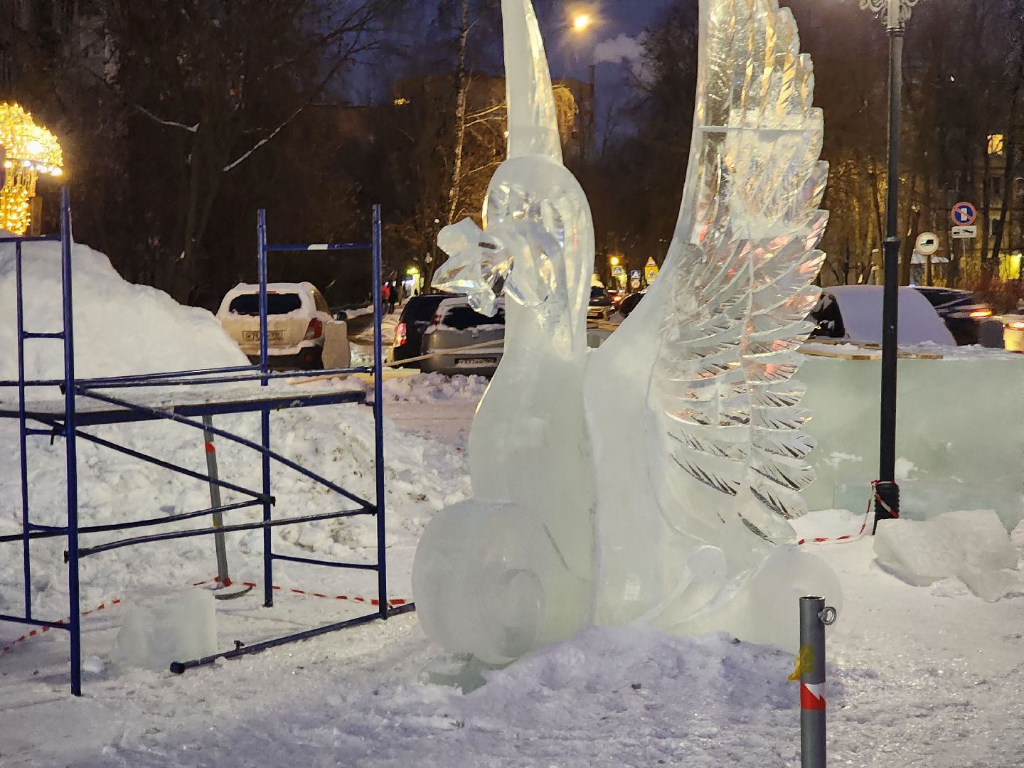 долгопрудный, площадь собина, ледяной городок, Скульптор Большаков, вертикалки,