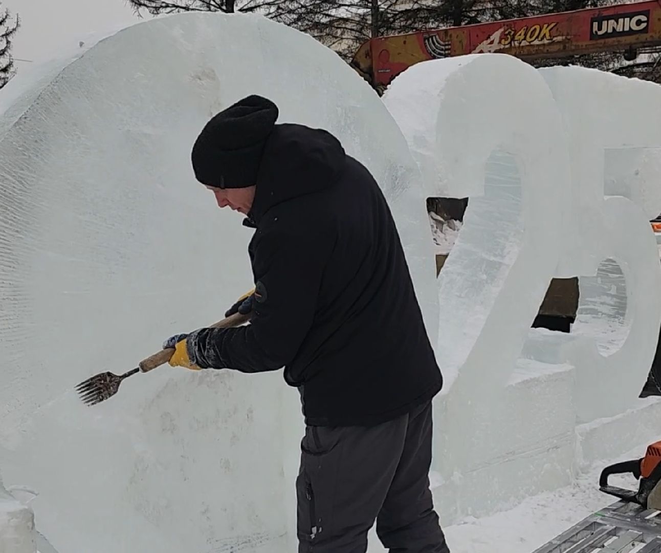 долгопрудный, площадь собина, ледяной городок, Скульптор Большаков, вертикалки,