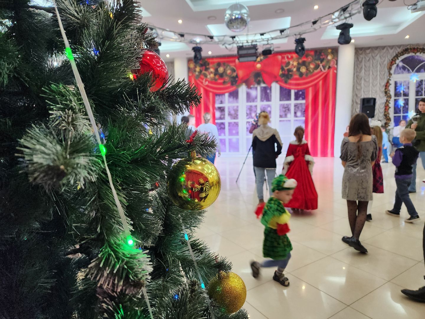 воскресенск, благотворительная елка, дети,