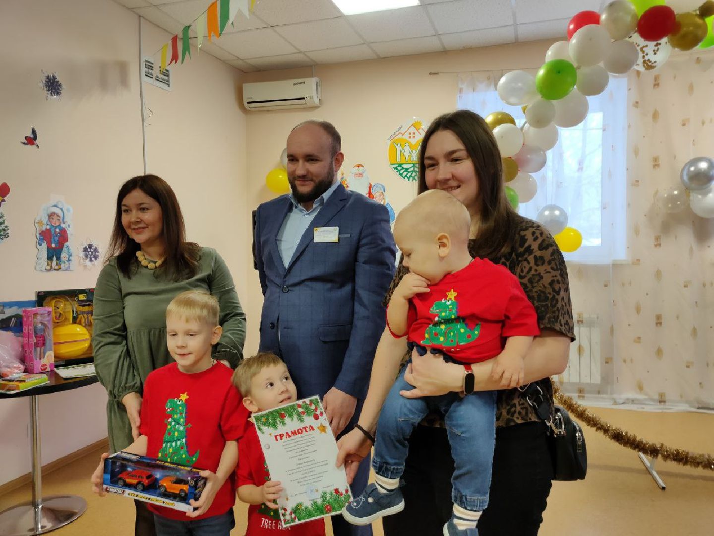 ивантеевка, детский праздник, новый год, аниматоры, праздничная программа для детей, угощения, подарки, центр социального обслуживания,вертикалки,