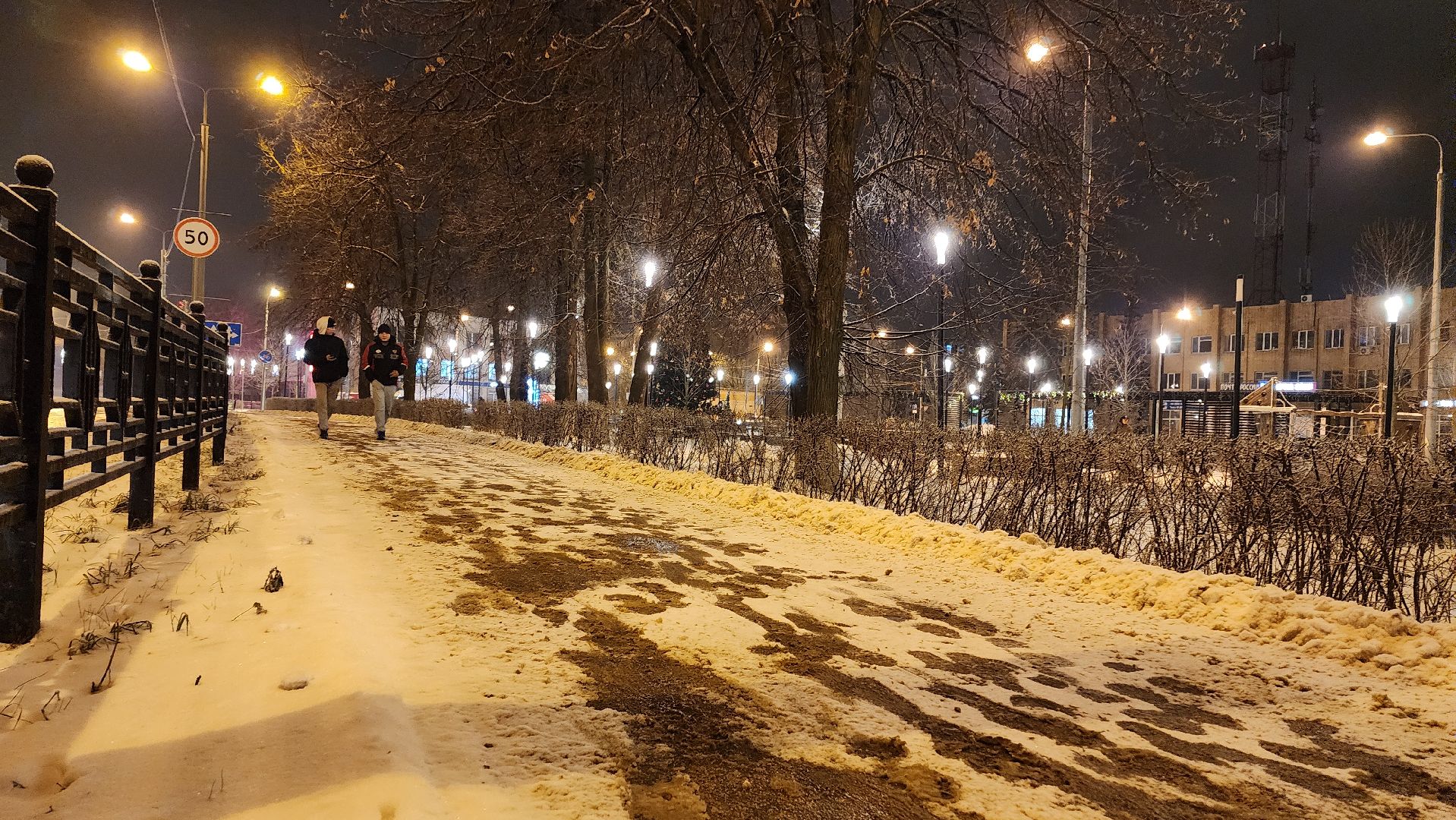 коммунальная служба, коммунальная техника, гололед, гололедица, Пескосоляная смесь, Обработка тротуаров, домодедово, подмосковье, ЖКХ, вертикалки,