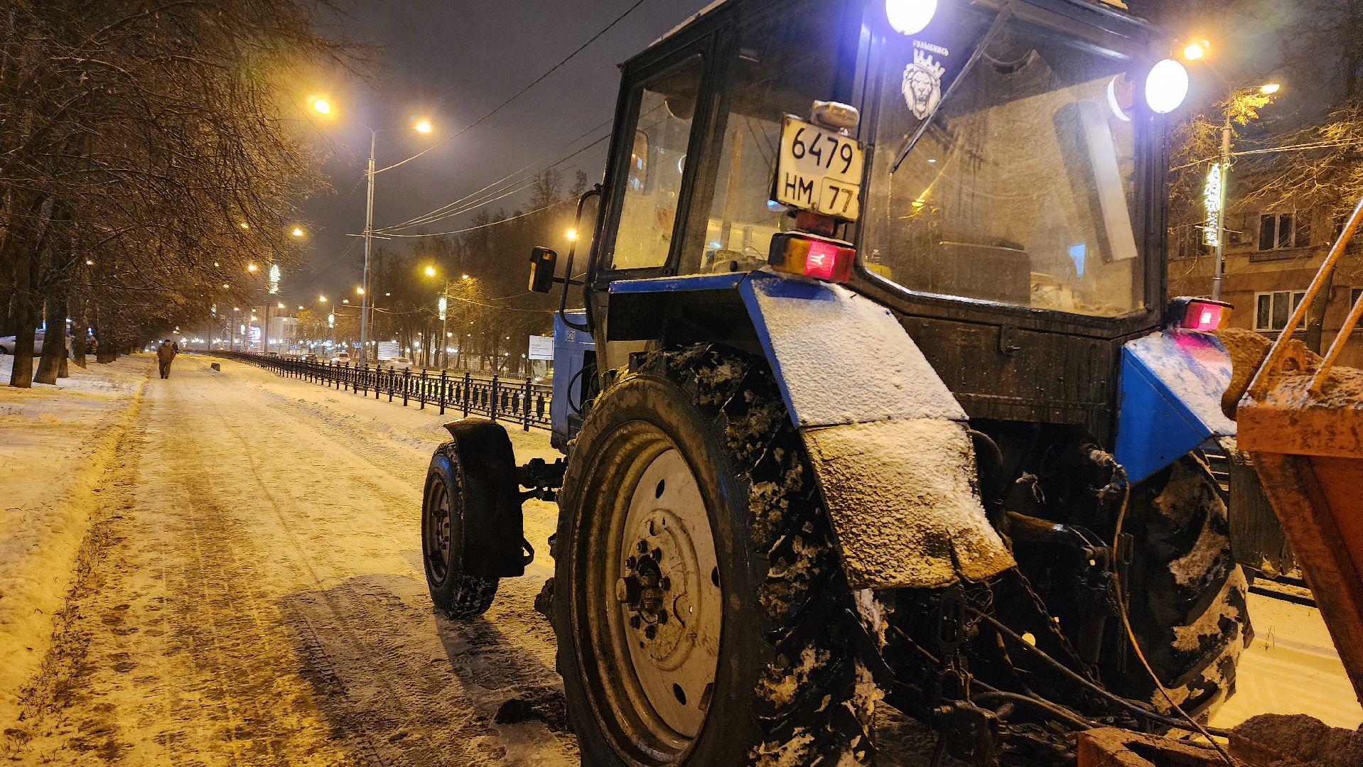 коммунальная служба, коммунальная техника, гололед, гололедица, Пескосоляная смесь, Обработка тротуаров, домодедово, подмосковье, ЖКХ, вертикалки,