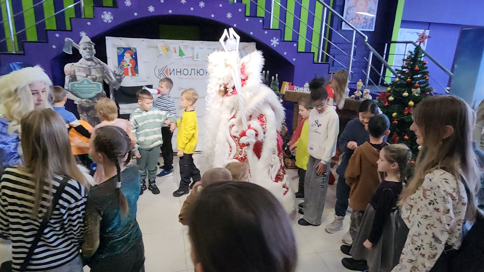 серпухов, дети с овз, новогодняя елка, кинотеатр, ано прозрение, кинолюкс,