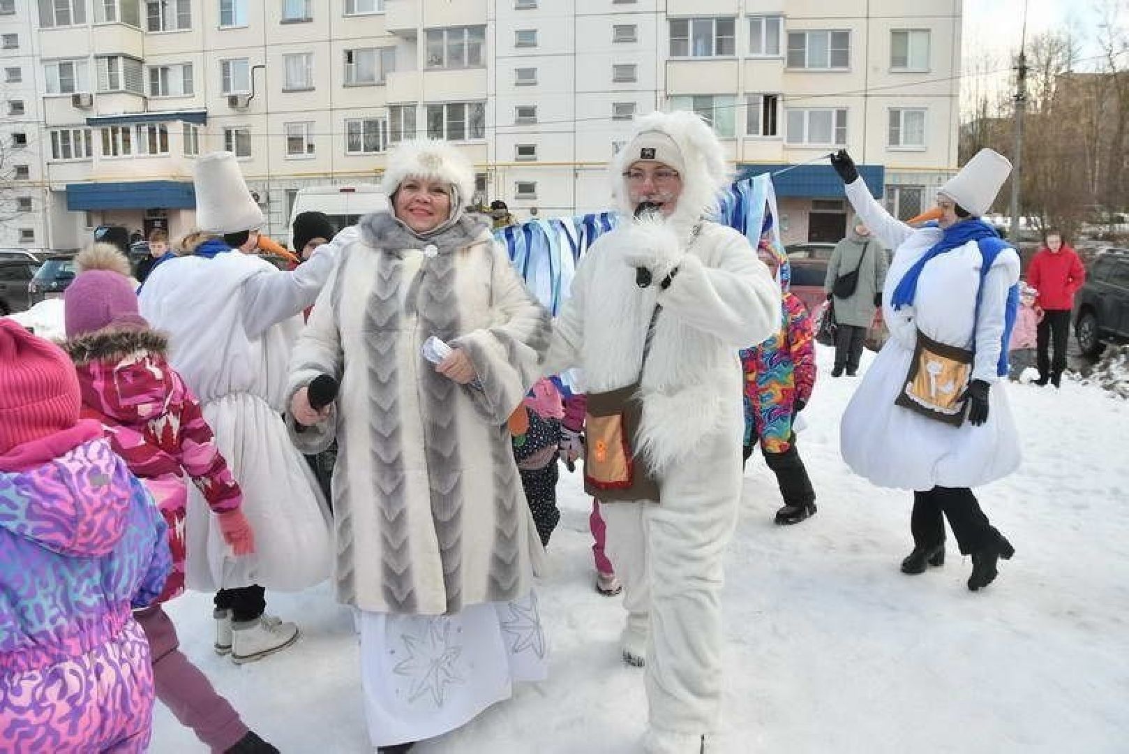 новый год, праздник во Власихе, елки во дворах, праздник для детей, новый 2025 год,