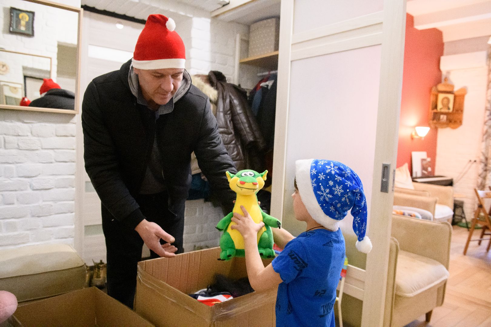 лыткарино, благодарный шкаф, благотворительность, год семьи, многодетная семья, вертикалки,