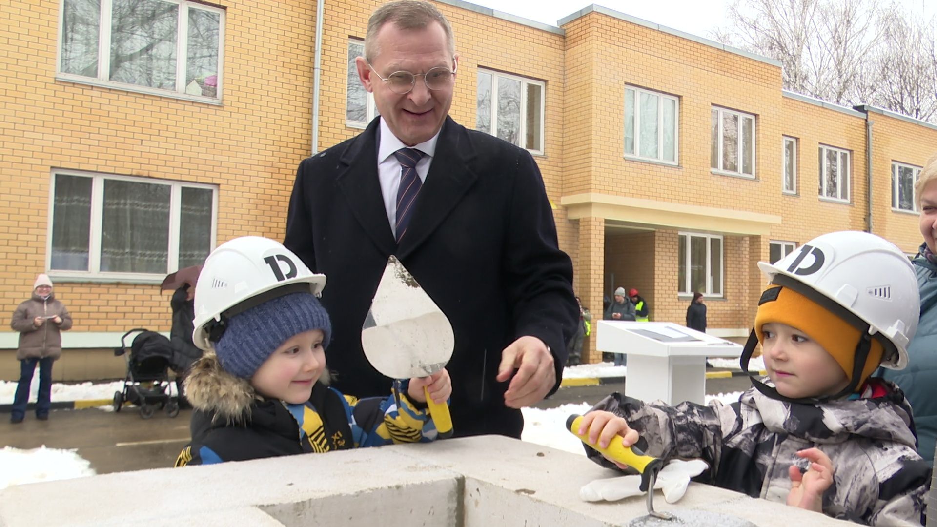 Реутов, вертикалки, строительство, дошкольное отделение школы, детский сад, закладка капсулы,