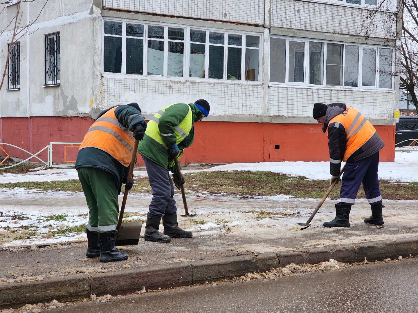 ногинск, коммунальная служба, мбу благосфера, жкх, очистка тротуаров, гололед, вертикалки