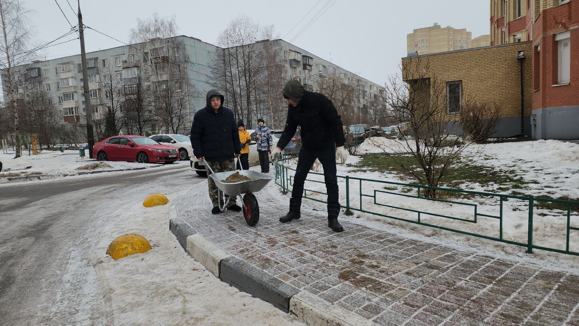 жкх, снег, наледь, гололед, гололедица, песок, противогололедный материал, соль, ук, управляющая компания, вертикалки,