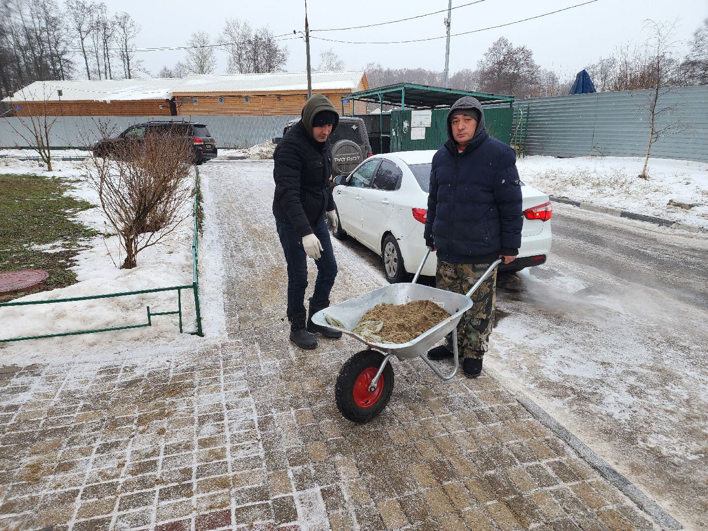 жкх, снег, наледь, гололед, гололедица, песок, противогололедный материал, соль, ук, управляющая компания, вертикалки,