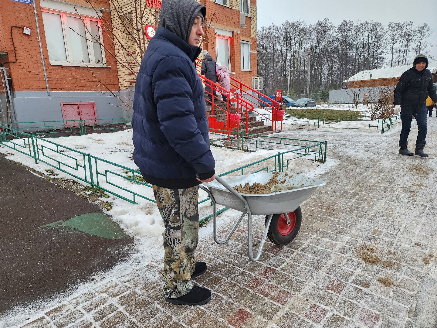 жкх, снег, наледь, гололед, гололедица, песок, противогололедный материал, соль, ук, управляющая компания, вертикалки,