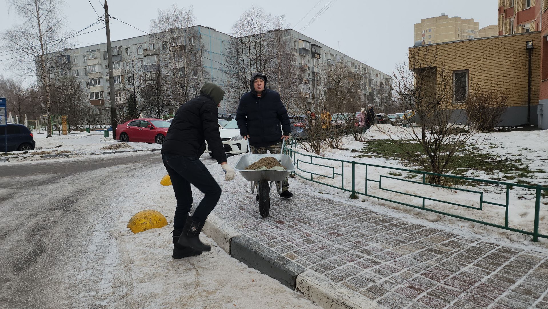 жкх, снег, наледь, гололед, гололедица, песок, противогололедный материал, соль, ук, управляющая компания, вертикалки,