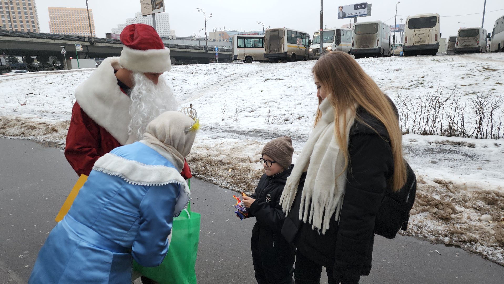 котельники, новый год, поздравления, мострансавто, водитель, дед мороз и снегурочка, вертикалки,