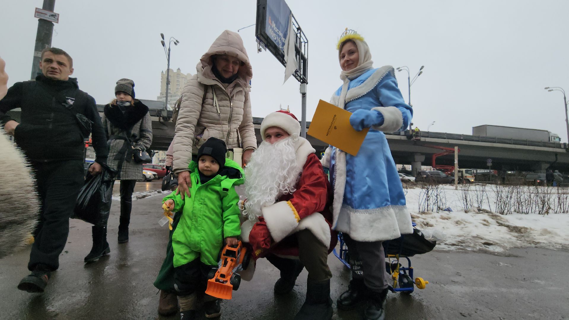 котельники, новый год, поздравления, мострансавто, водитель, дед мороз и снегурочка, вертикалки,