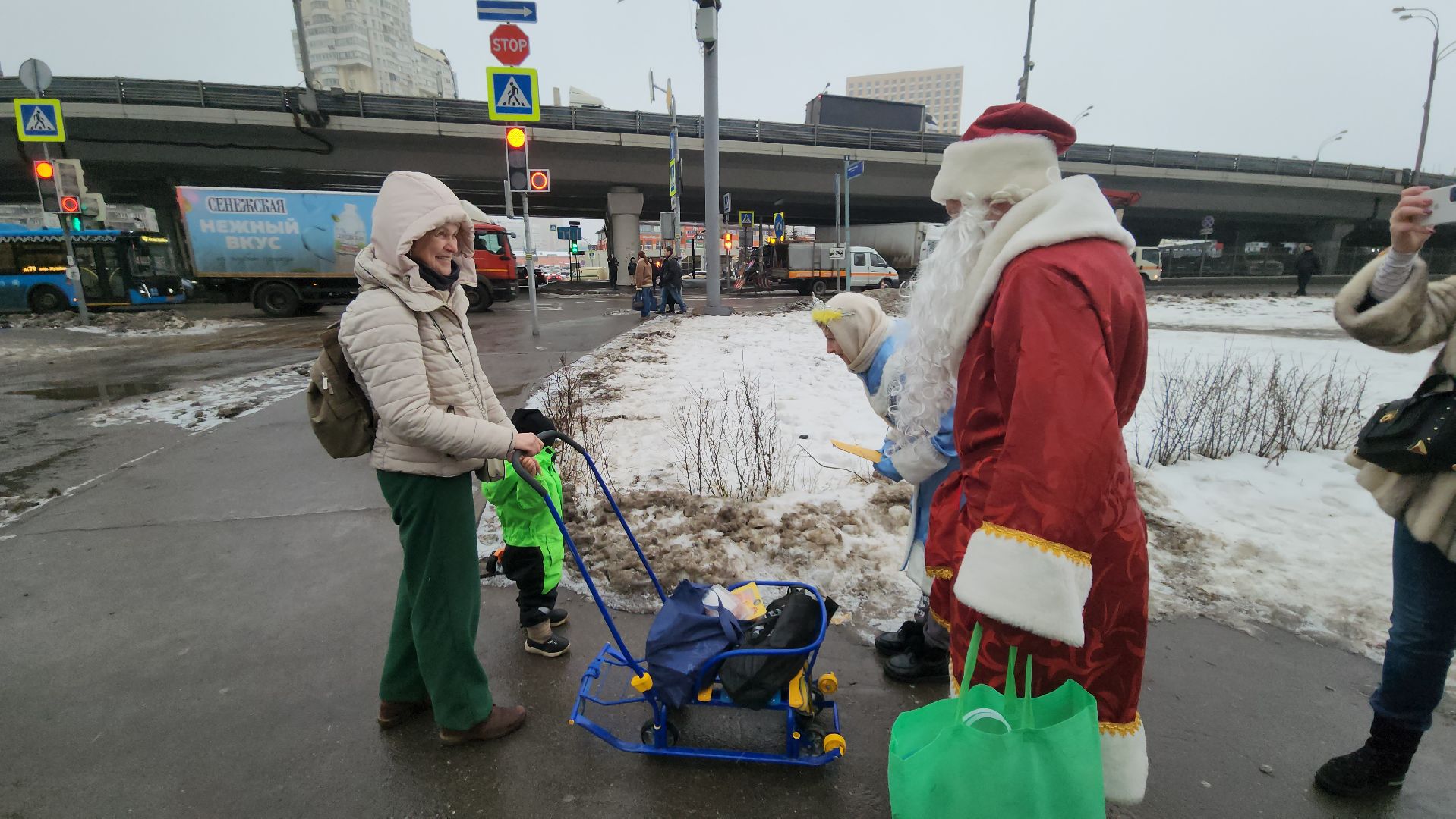 котельники, новый год, поздравления, мострансавто, водитель, дед мороз и снегурочка, вертикалки,