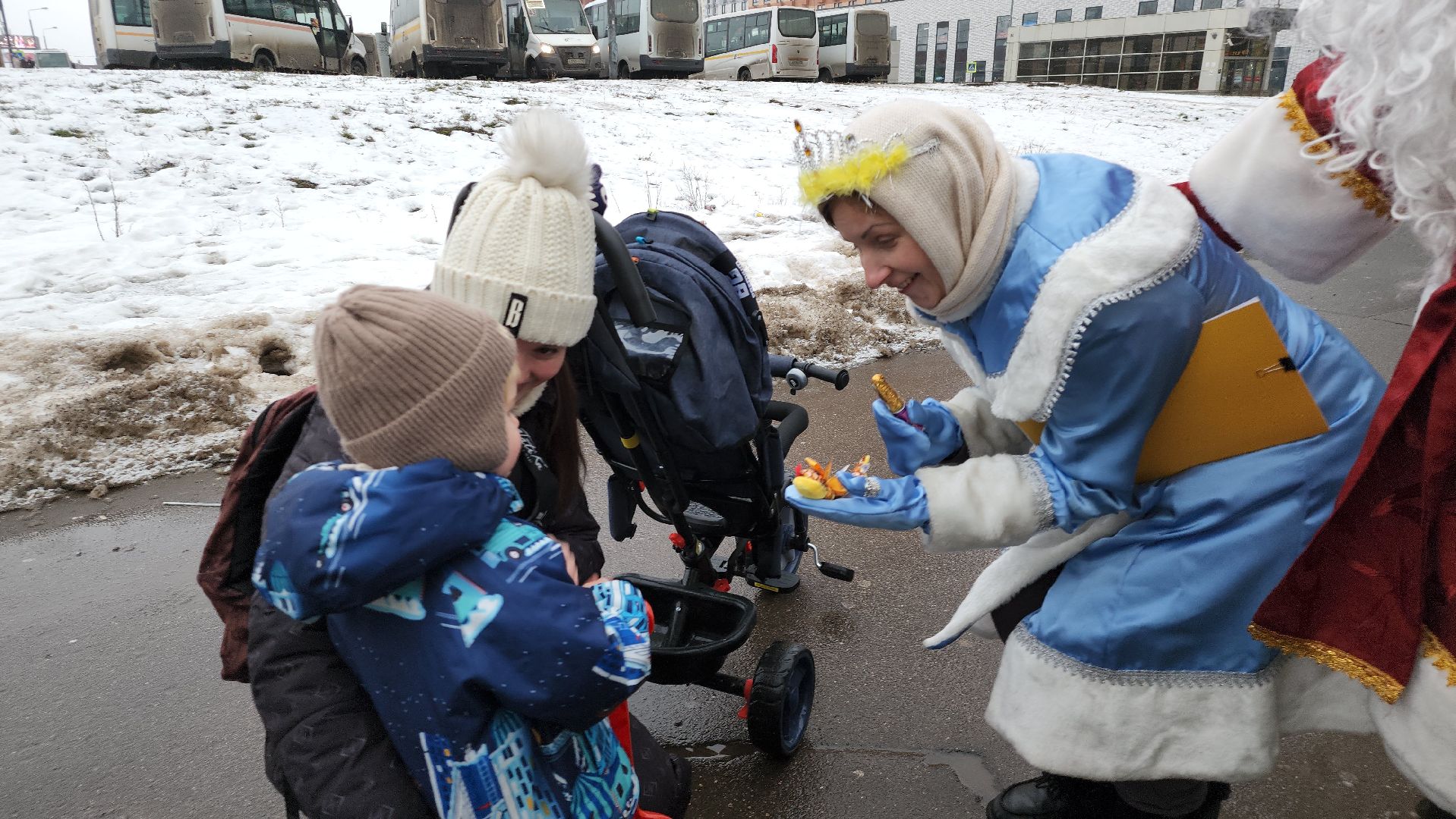 котельники, новый год, поздравления, мострансавто, водитель, дед мороз и снегурочка, вертикалки,
