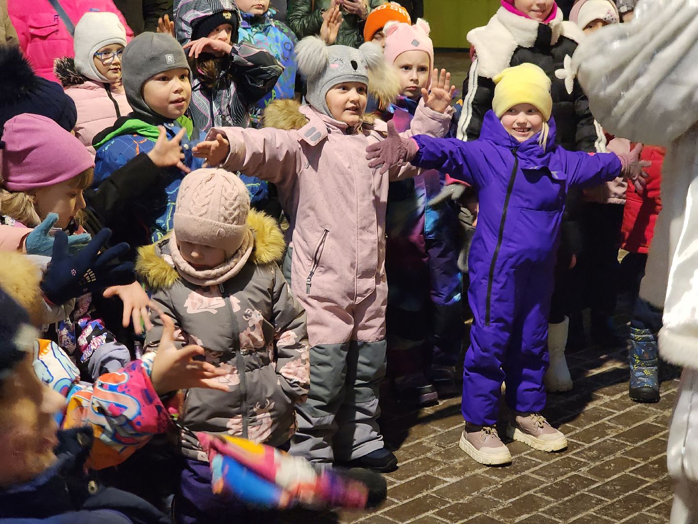 долгопрудный, новый 2025 год, праздники во дворах, дед мороз и снегурочка, бригантина, театр «город», Елочка, вертикалки,