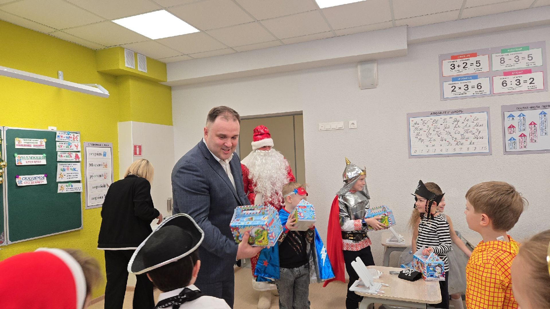 Новый год, школа им АС Попова, Власиха школа Попова, Подарки на Новый год, праздник нового года,