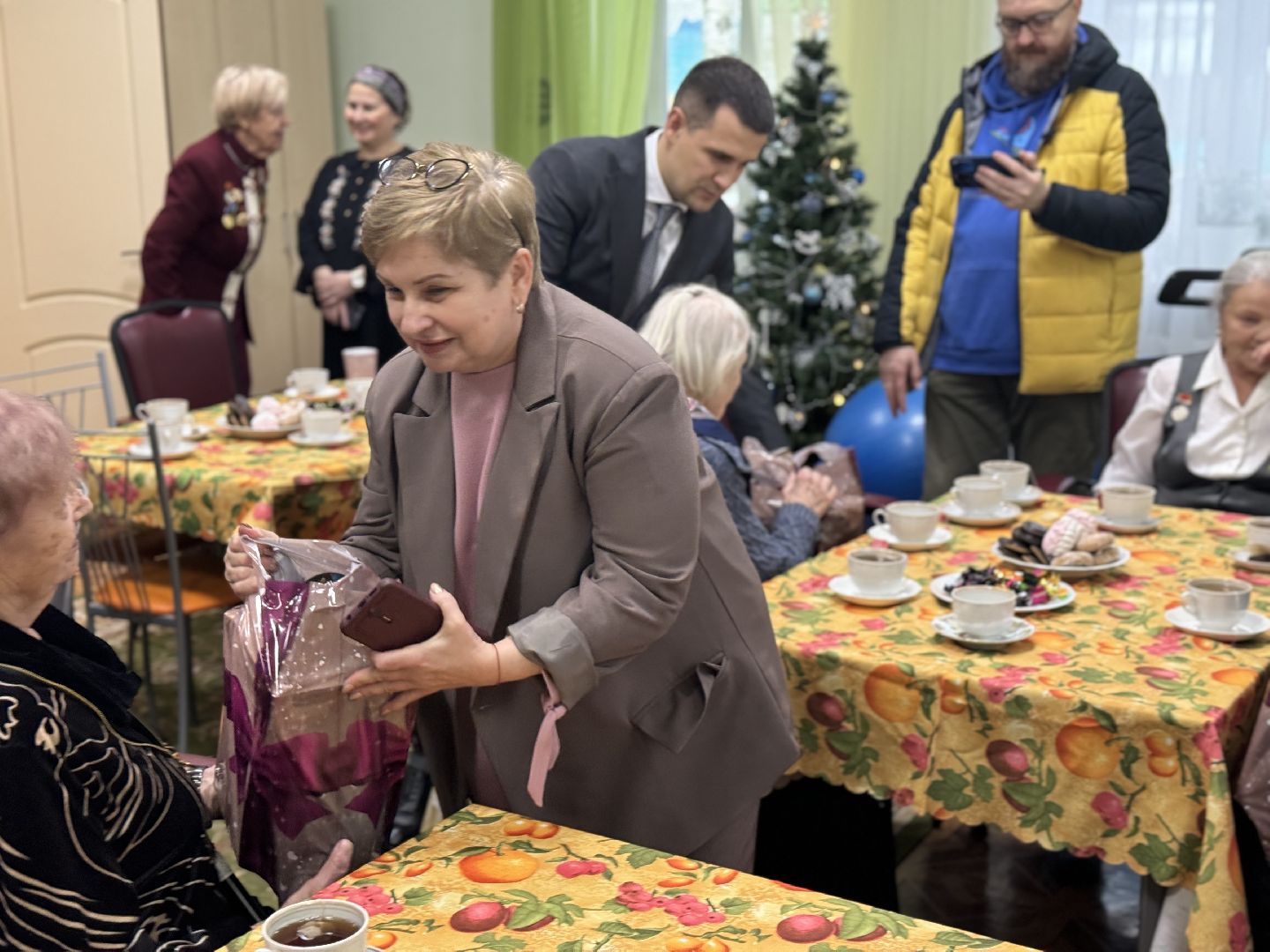 Узники фашистских концлагерей, Ветераны ВОВ, глава муниципалитета, глава поздравил узников,Кцсор домодедовский,