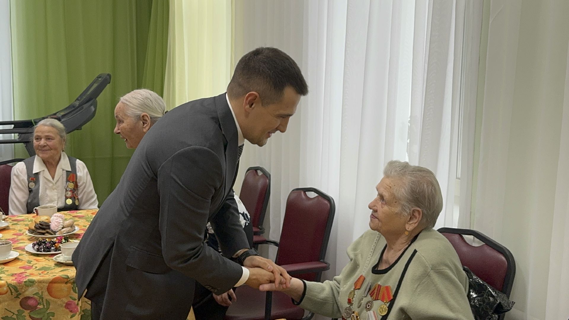 Узники фашистских концлагерей, Ветераны ВОВ, глава муниципалитета, глава поздравил узников,Кцсор домодедовский,