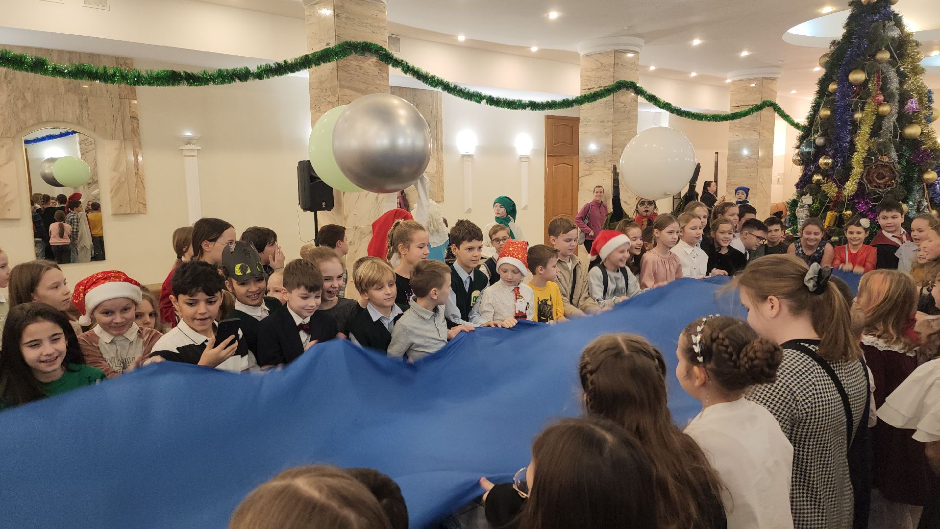 долгопрудный, дк вперед, ДТШ Семья, елка отличников, воздушные шары, вертикалки,