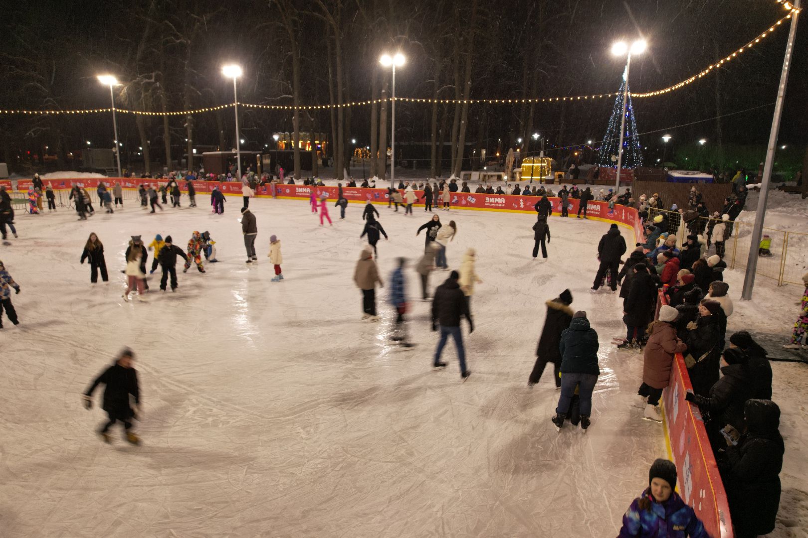 видео с коптера, каток, зима в подмосковье,