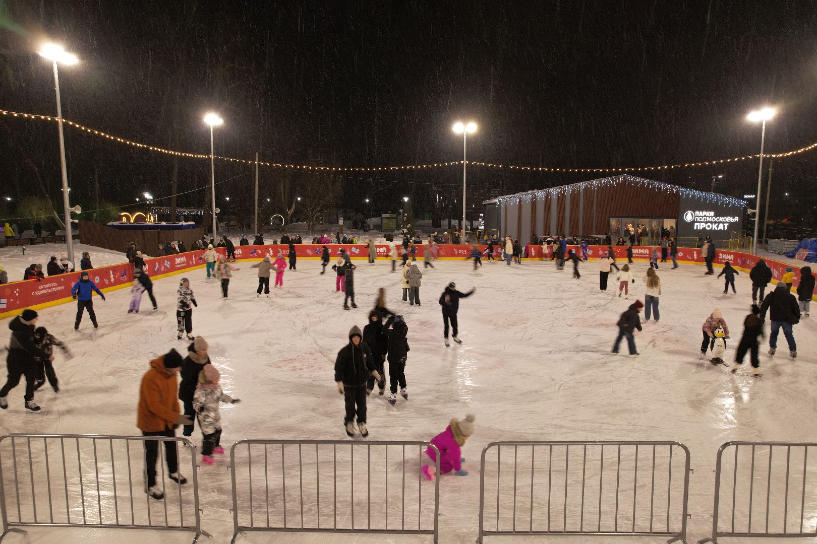 видео с коптера, каток, зима в подмосковье,