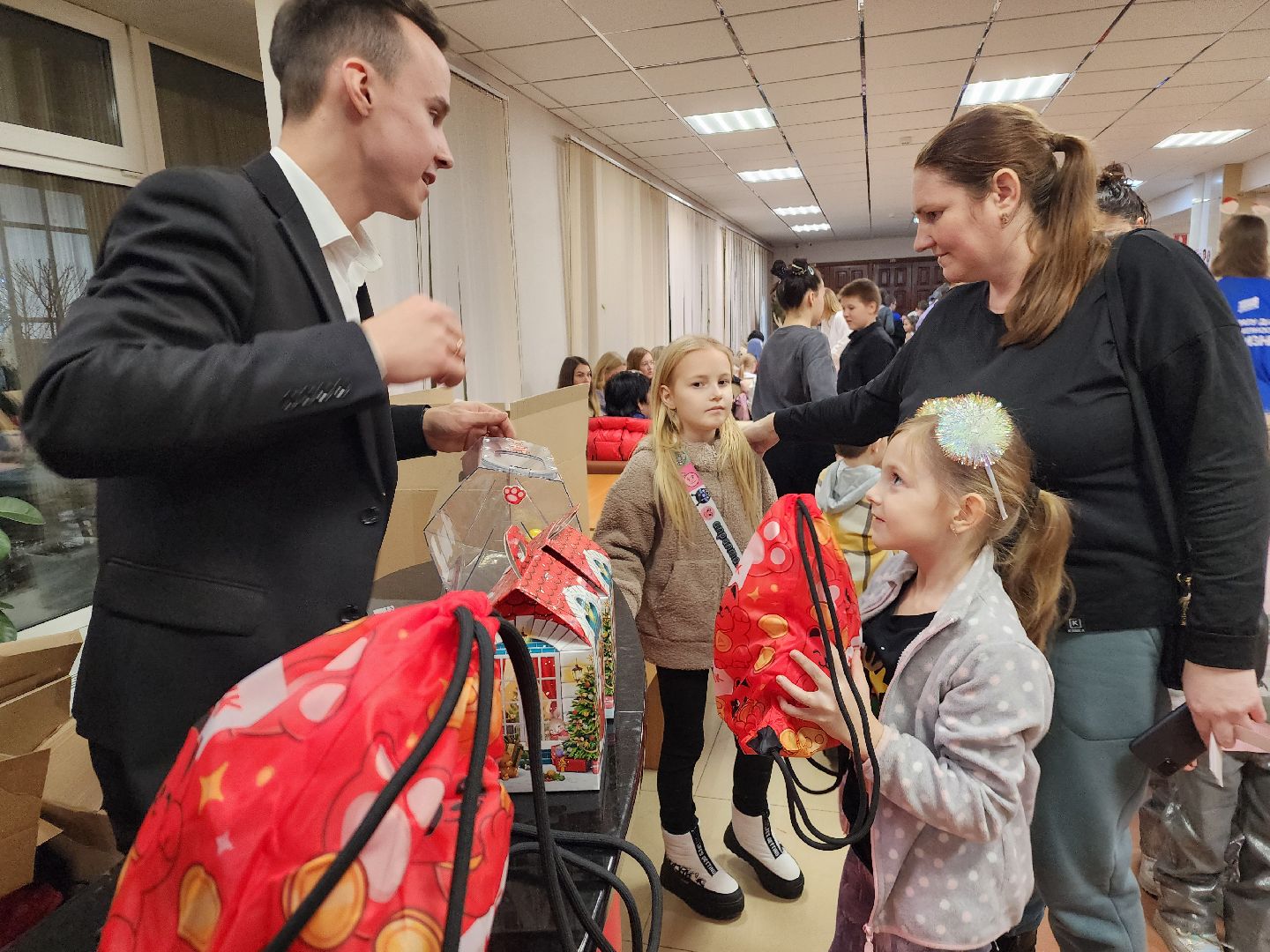 фрязино, елка главы округа, дети, новый год, подарки, вертикалки,