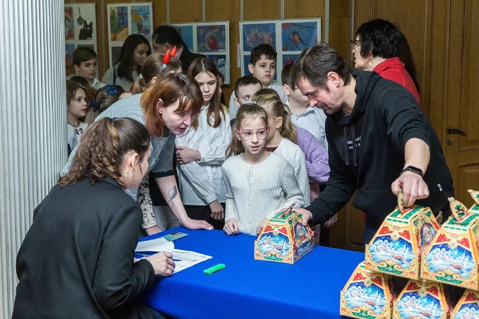 елка главы, сво, многодетные семьи, космос, подарки, дед мороз, вертикалки