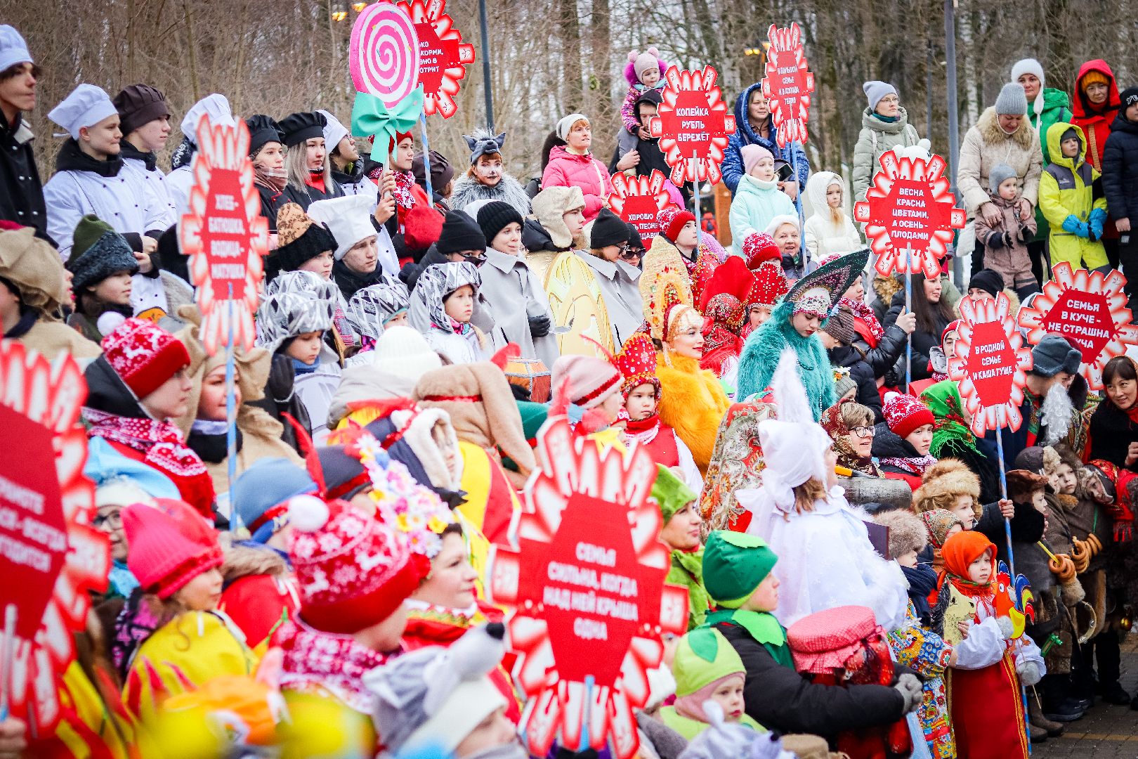 Клин, общество, культура, карнавальное шествие, Дед Мороз, зима в подмосковье,