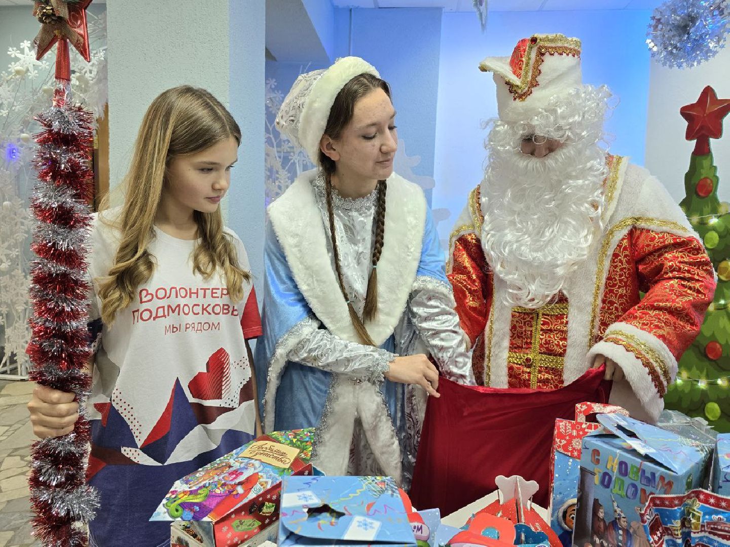 можайск, можайский городской округ, подмосковье, новый год в каждый дом, благотворительная акция, подарки детям, малообеспеченные семьи, многодетные семьи, дед мороз, снегурочка, волонтеры, поздравления, благотворительность,