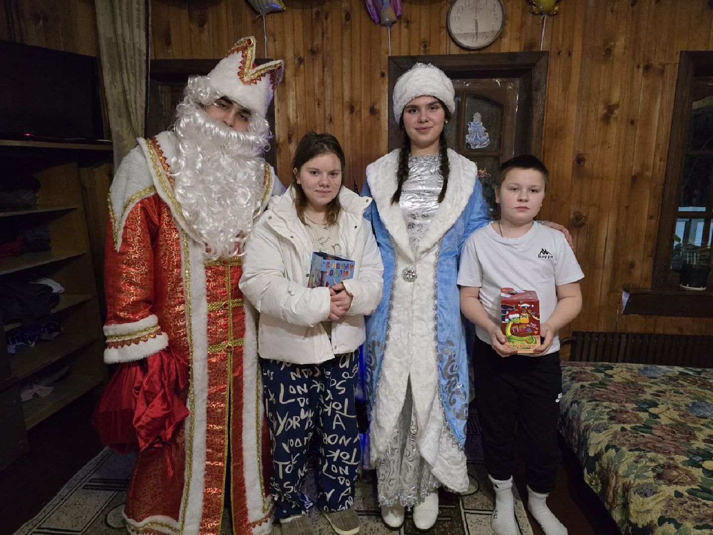 можайск, можайский городской округ, подмосковье, новый год в каждый дом, благотворительная акция, подарки детям, малообеспеченные семьи, многодетные семьи, дед мороз, снегурочка, волонтеры, поздравления, благотворительность,