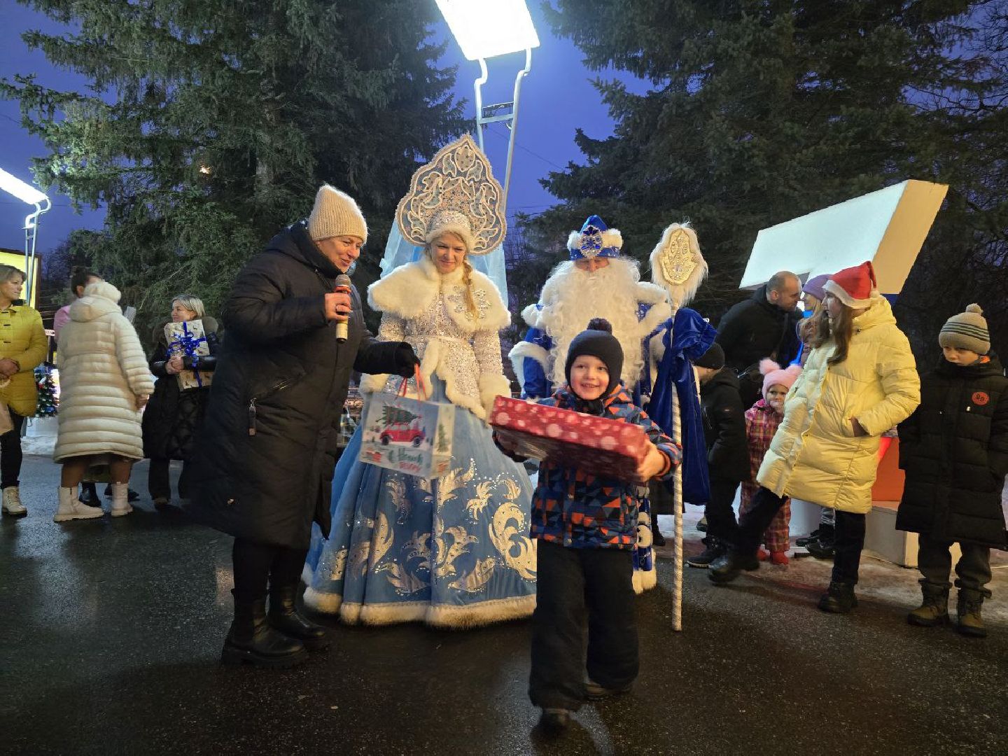 можайск, можайский городской округ, подмосковье, елка желаний, всероссийская акция, исполнение желаний, исполнение детских желаний, мечты, дети, новый год, новогодние праздники,