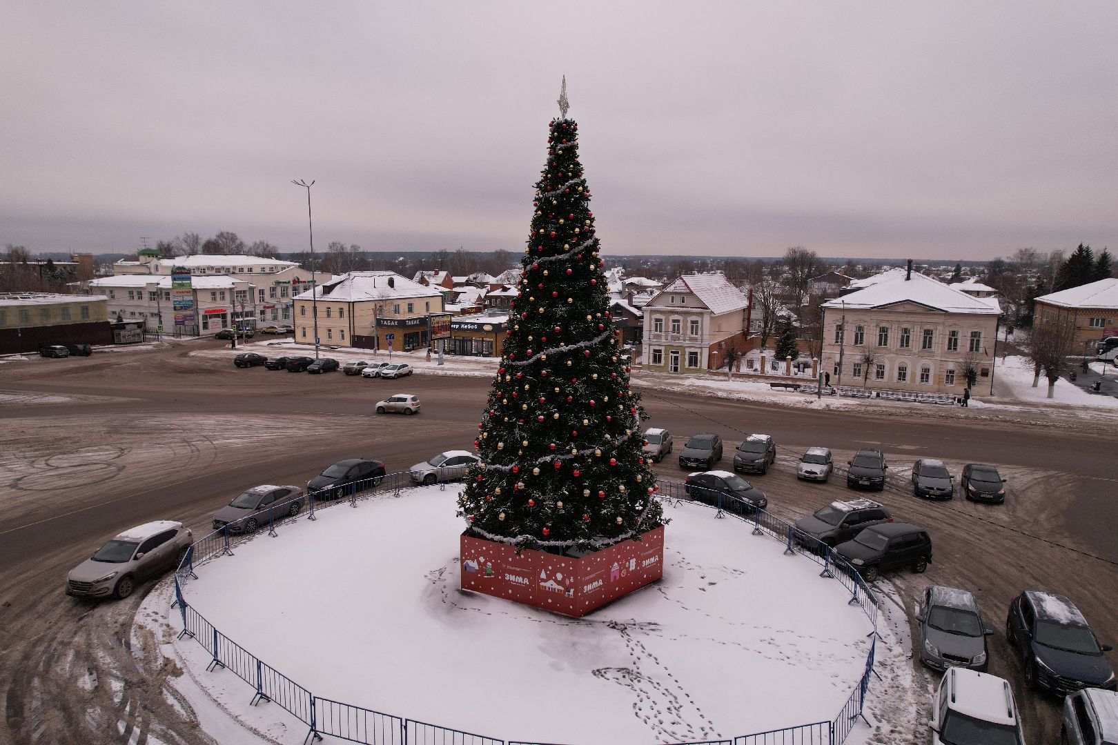 видео с коптера, зима в подмосковье, ёлка,
