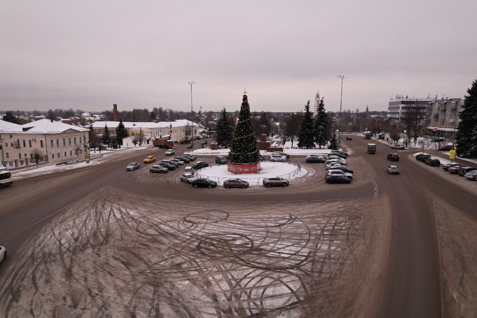 видео с коптера, зима в подмосковье, ёлка,