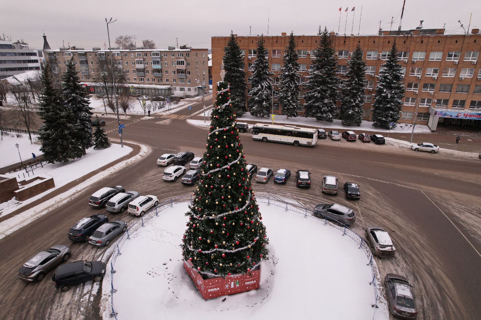 видео с коптера, зима в подмосковье, ёлка,