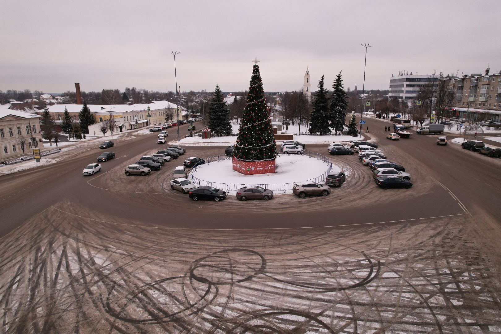 видео с коптера, зима в подмосковье, ёлка,