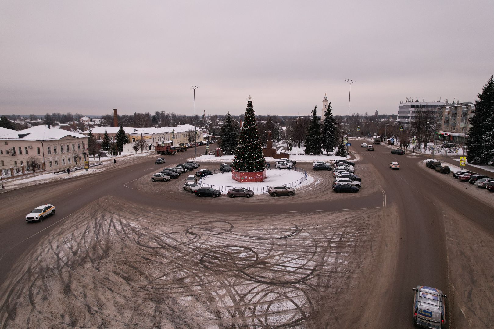 видео с коптера, зима в подмосковье, ёлка,