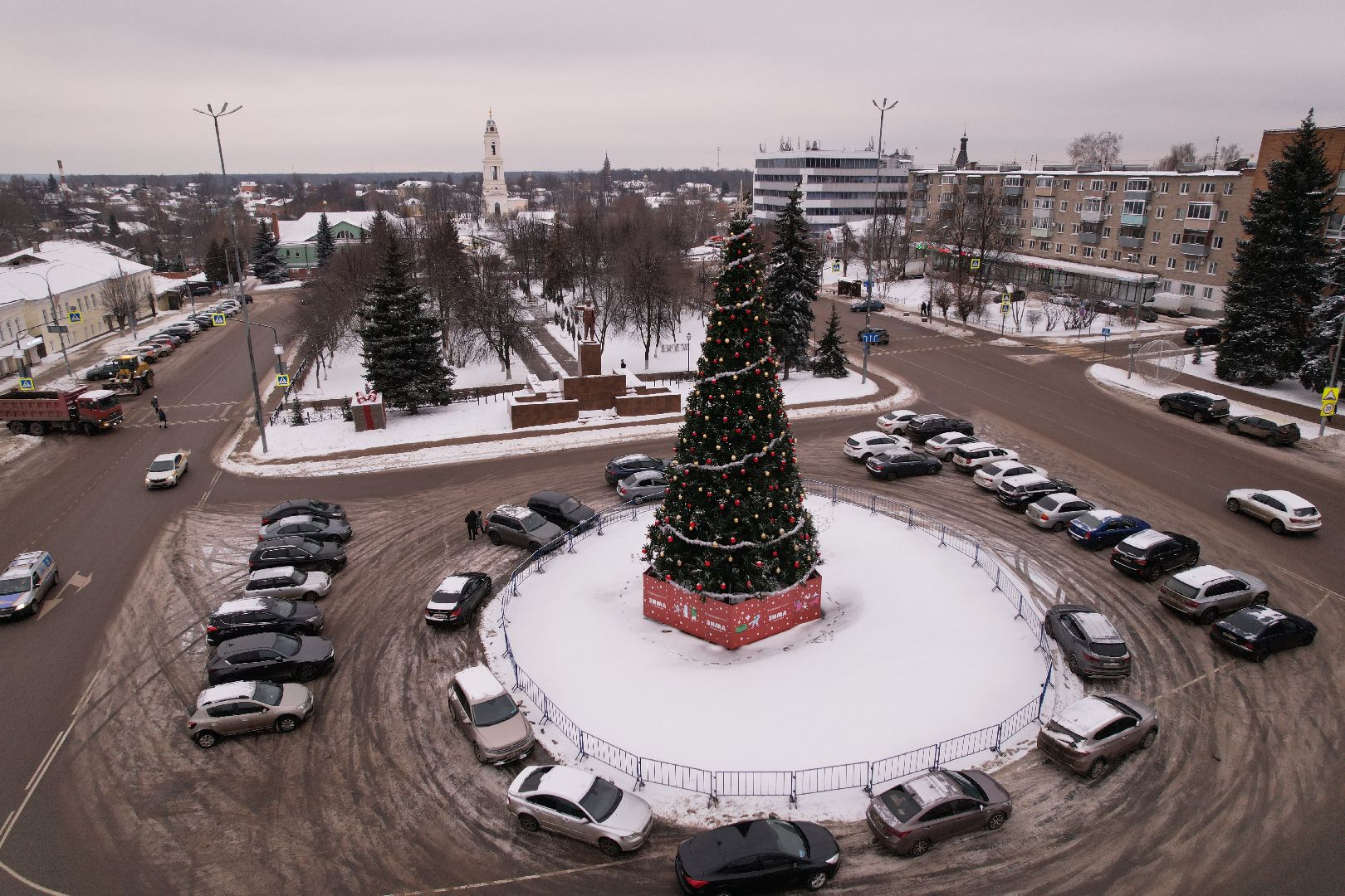видео с коптера, зима в подмосковье, ёлка,