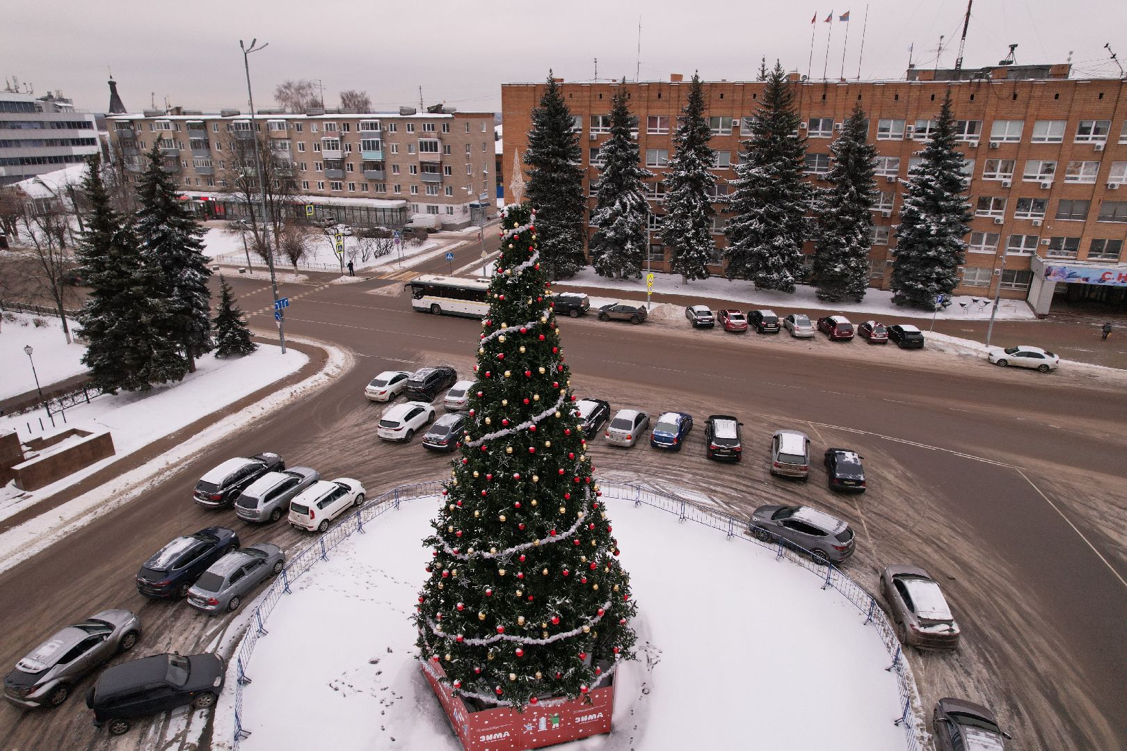 видео с коптера, зима в подмосковье, ёлка,