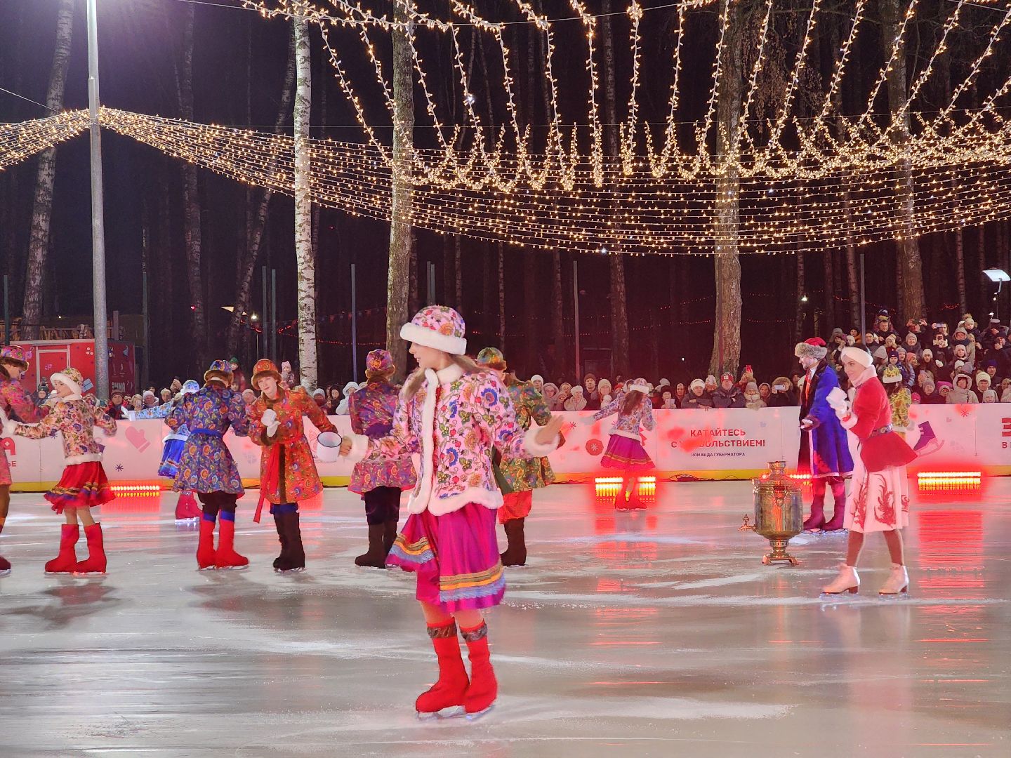 ледяное шоу, спектакль, фигуристы, фигурное катание, татьяна навка, ногонск, центральный парк, каток, жители, общество, вертикалки,